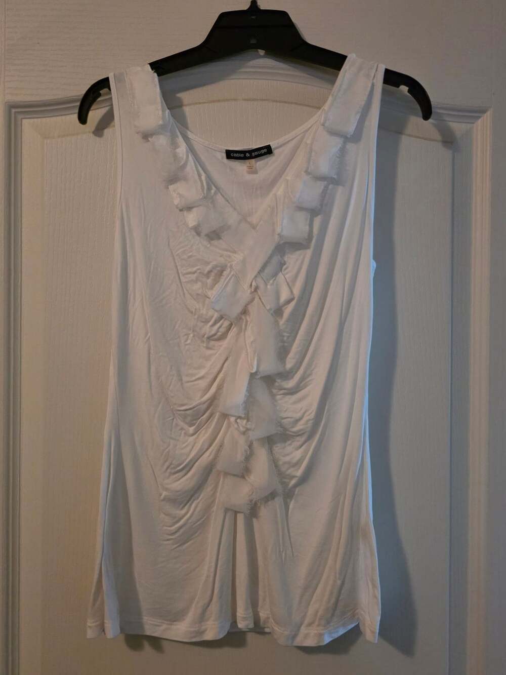 cable & gauge White Sleeveless Ruffle V-Neck Tank Top Size Large